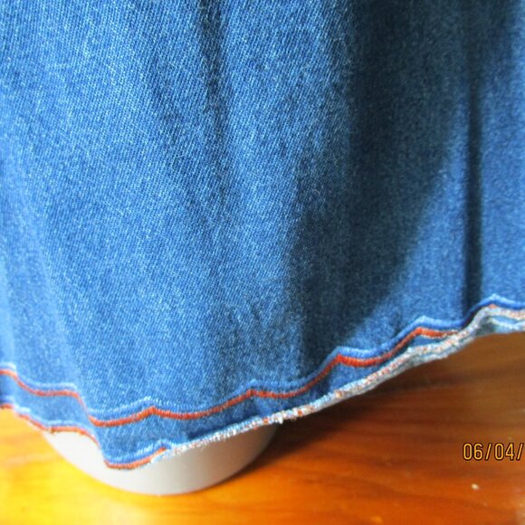 Boho scoop neck denim blouse with embroidery and drawstrings. No maker Size M - Picture 9 of 10